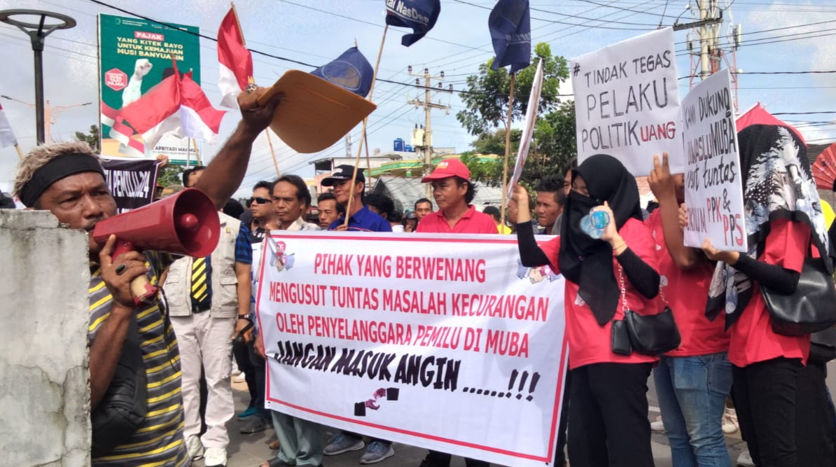 Masyarakat Dan Caleg Di Muba Tuntut Bawaslu Usut Tuntas Dugaan Ppk Dan