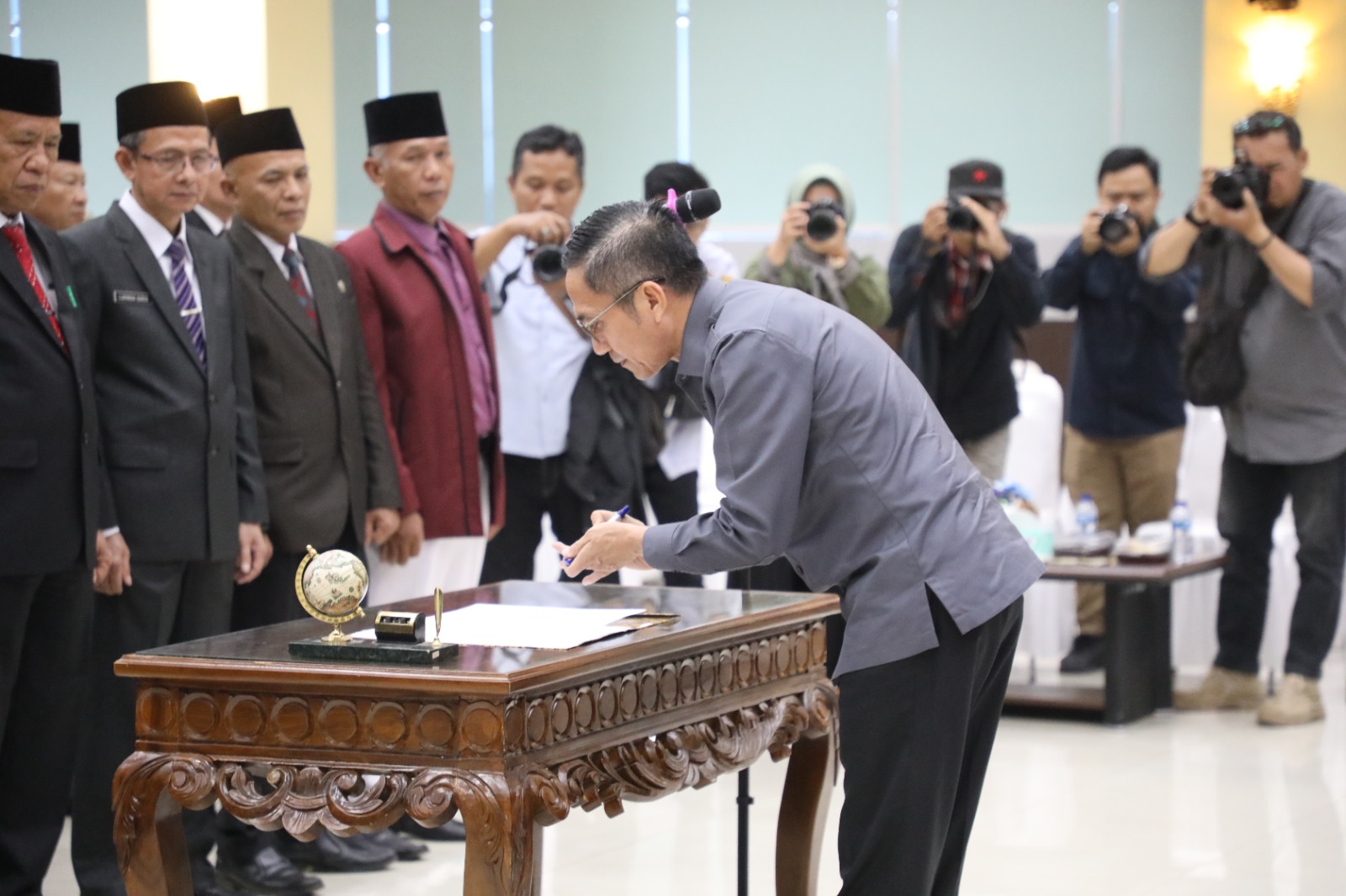 Dilantiknya Pengurus Dewan Pendidikan Kota Palembang Yang Baru Ratu