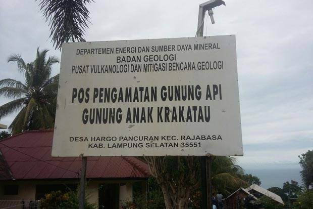 Foto Berita 2 GUNUNG ANAK KRAKATAU BERSTATUS WASPADA