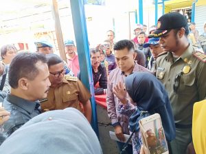 Pemko Bukittinggi Bongkar Kios Tanpa IMB di Jalan Kumango Pasa Ateh