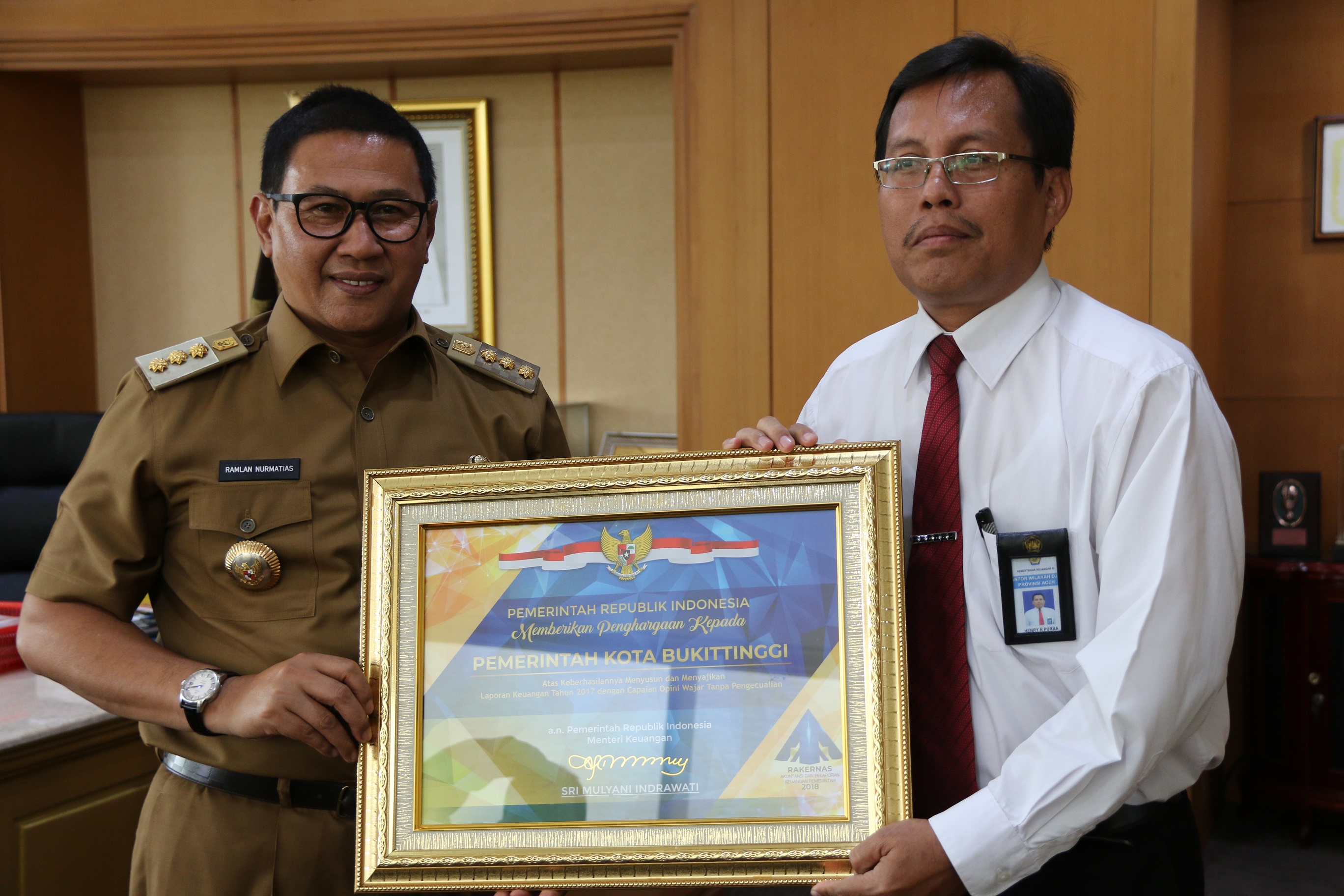 Wali Kota Bukittinggi Terima Penghargaan dari Menkeu RI 1