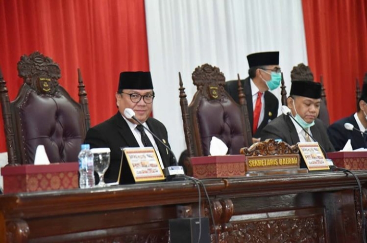 Gelar Paripurna Dewan Dengarkan Jawaban Gubernur Terhadap Pemandangan Umum Fraksi-Fraksi Atas 3 Raperda WhatsApp Image 2020 09 13 at 23.17.281