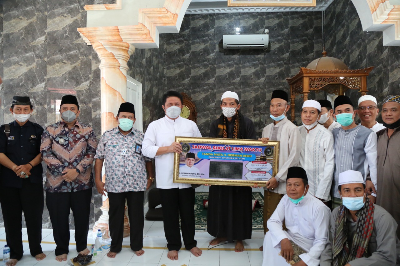 Herman Deru Bantu Perkembangan Masjid Al Muhajirin Komplek BSI