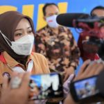 Atalia Ridwan Kamil Serahkan Hadiah Rumah dan Motor kepada Pejuang COVID 19