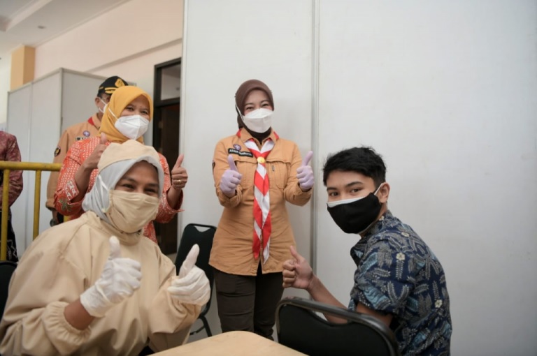 Atalia Ridwan Kamil Tinjau Sentra Vaksinasi COVID 19 di Cimahi