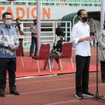 Gubernur Ridwan Kamil Dampingi Presiden Lihat Vaksinasi Massal di Stasiun dan Lapangan Bola