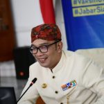 Hadiahi Lansia Ayam Usai Divaksin Ridwan Kamil Apresiasi Aparat Kreatif
