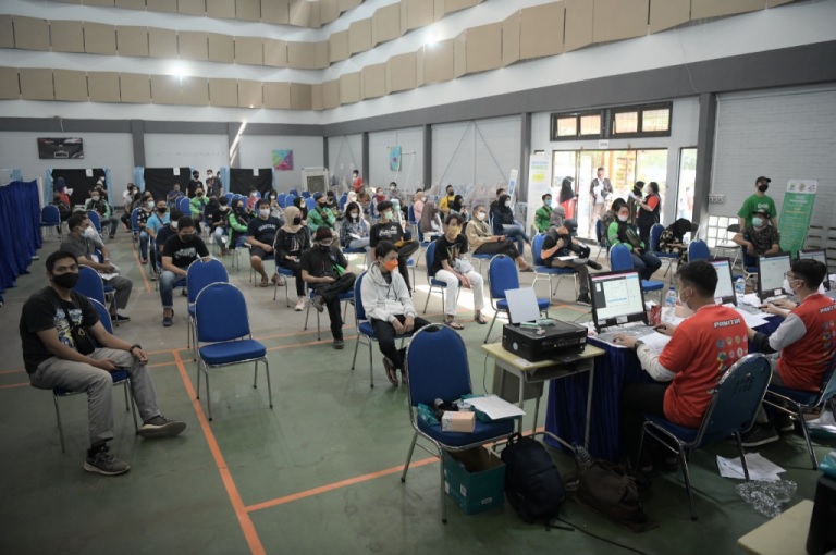 Kolaborasi Vaksinasi SMAN 8 Target 1.500 Orang Sehari