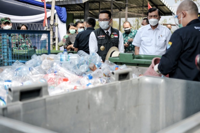 Luhut Apresiasi Penanganan DAS Citarum Cemar Ringan Ikan Bisa Hidup Orang Bisa Berenang