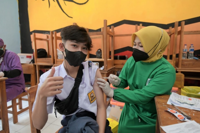 Pelajar Cianjur Antusias Ikut Vaksinasi COVID 19