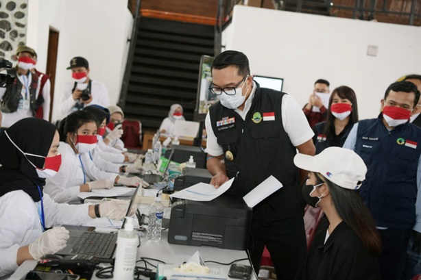 Penanganan COVID 19 di Jabar Membaik Ridwan Kamil Minta Vaksinasi Dipercepat