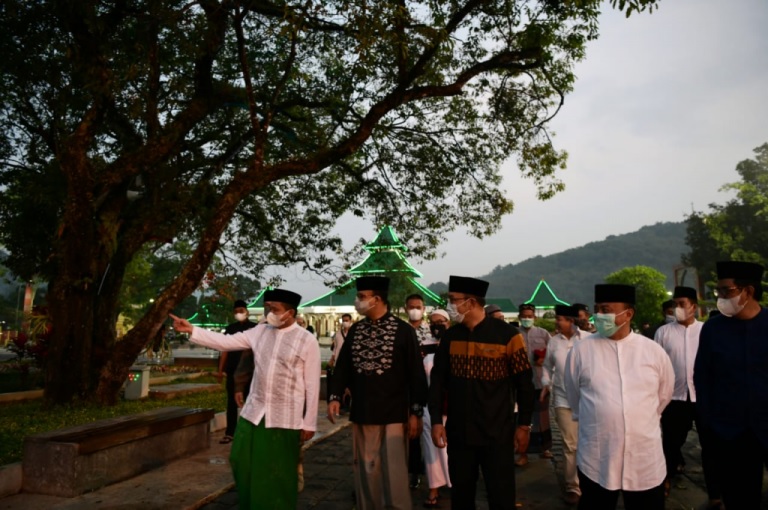 Subuh Berjamaah Kang Emil – Anies Bicara Pertanian dan Pangan