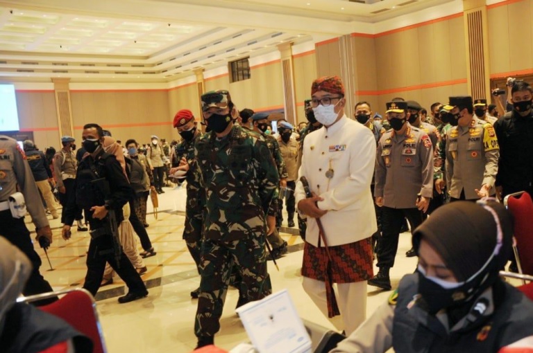 Vaksinasi Massal TNI – Polri Targetkan 10.000 Orang Pemda Prov Jabar Dukung Percepatan
