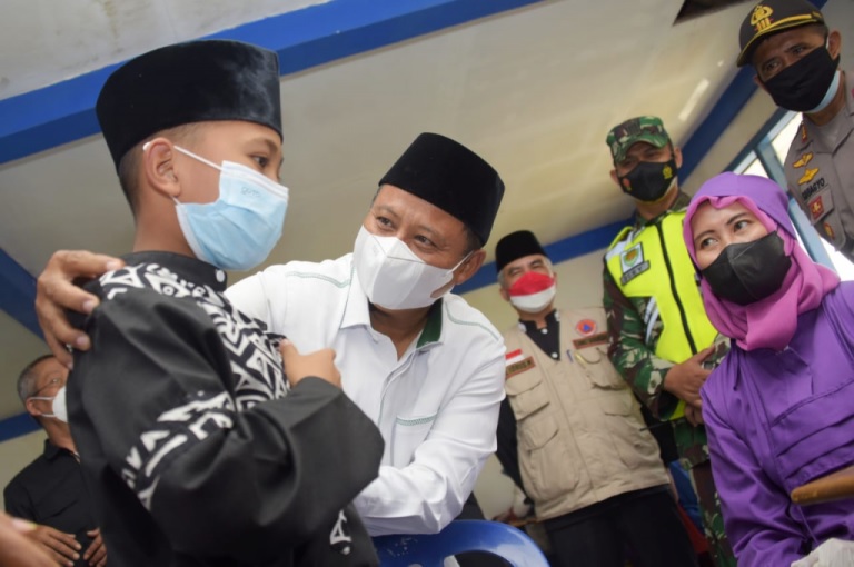 Vaksinasi Santri Panglima Santri Tinjau Vaksinasi di Miftahul Ulum