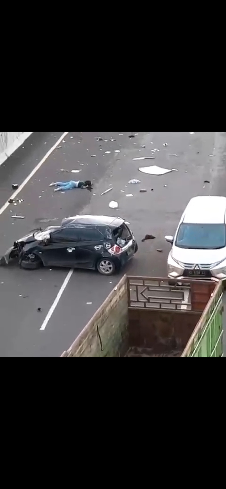 Tak Bisa Kendalikan Mobil, Mahasiswi Kedokteran Tewas di Jalan Tol Palembang - Kayuagung Screenshot 2022 01 08 111909