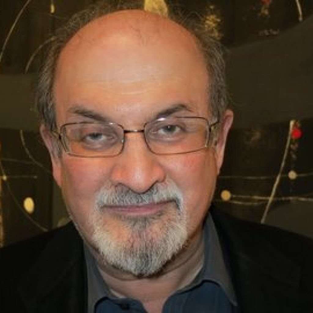 penulis novel ayat ayat setan salman rushdie ditikam di new york