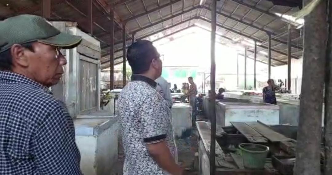 Bangunan Dibagian Atap Seng Pasar Kertapati Ambruk, Lapak Pedagang Rusak