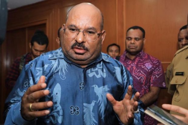 profil lukas enembe gubernur papua yang rumahnya di jayapura seluas 1 hektare dpw