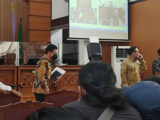 ferdy sambo memasuki ruang sidang utama pn jaksel untuk menjalani sidang perdana kasus pembunuhan ajudannya brigadir yosua sen 1 43