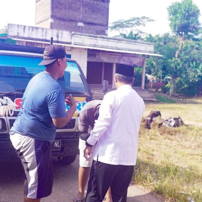 dipandu warga pj bupati apriyadi susuri kebun sawi