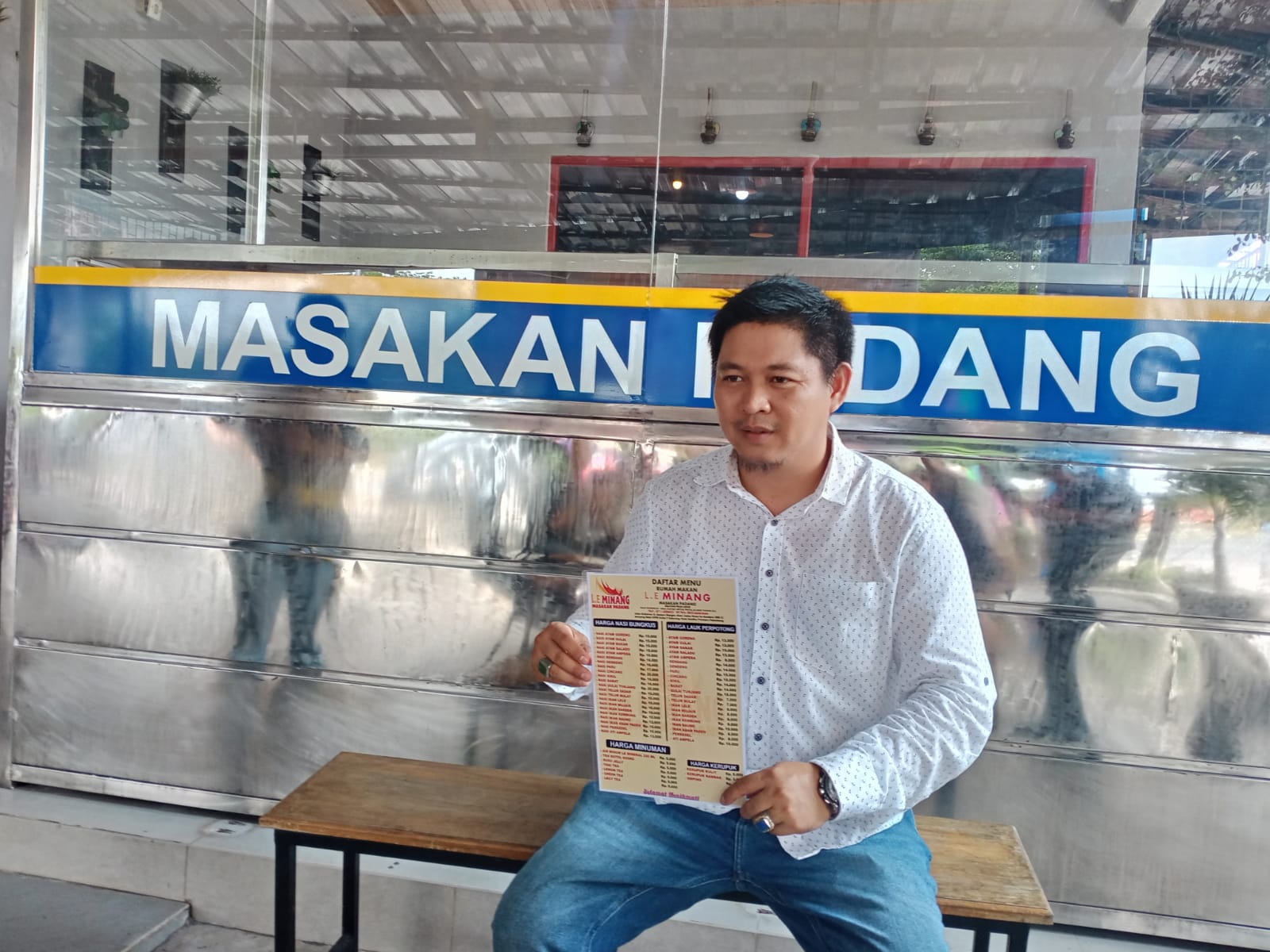 LE Minang Jadi Alternatif Rumah Makan Padang di Kawasan Bandara SMB II