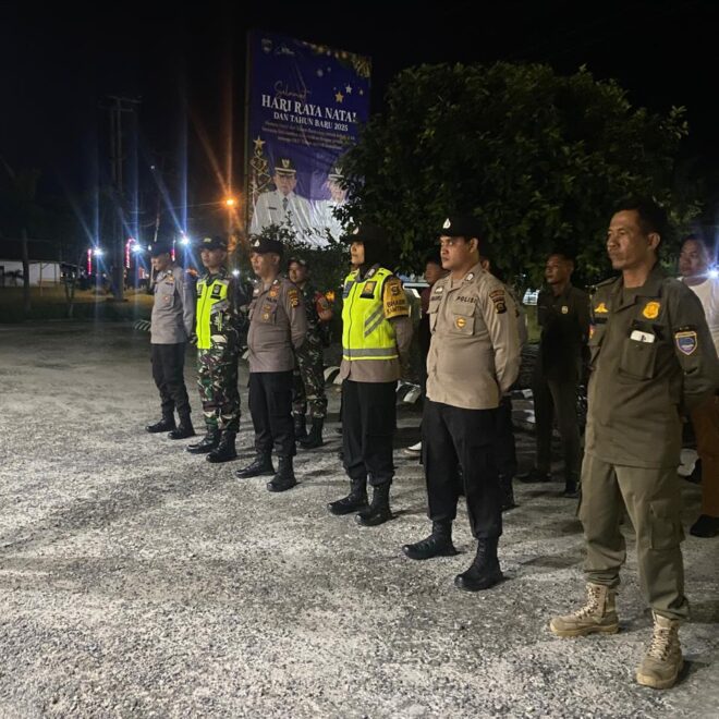IPTU Antoni Steven pimpin tim gabungan pengamanan malam pergantian tahun yang terdiri dari TNI/Polri dan Satpol PP Kecamatan BMT.