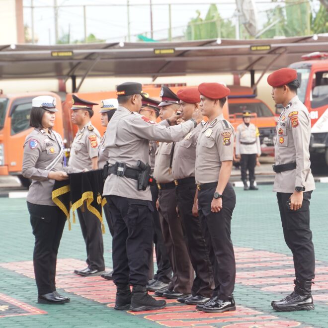 53 Personel Polres OKU Timur mendapatkan kenaikan pangkat setingkat lebih tinggi. (Foto: Humas Polres OKU Timur)
