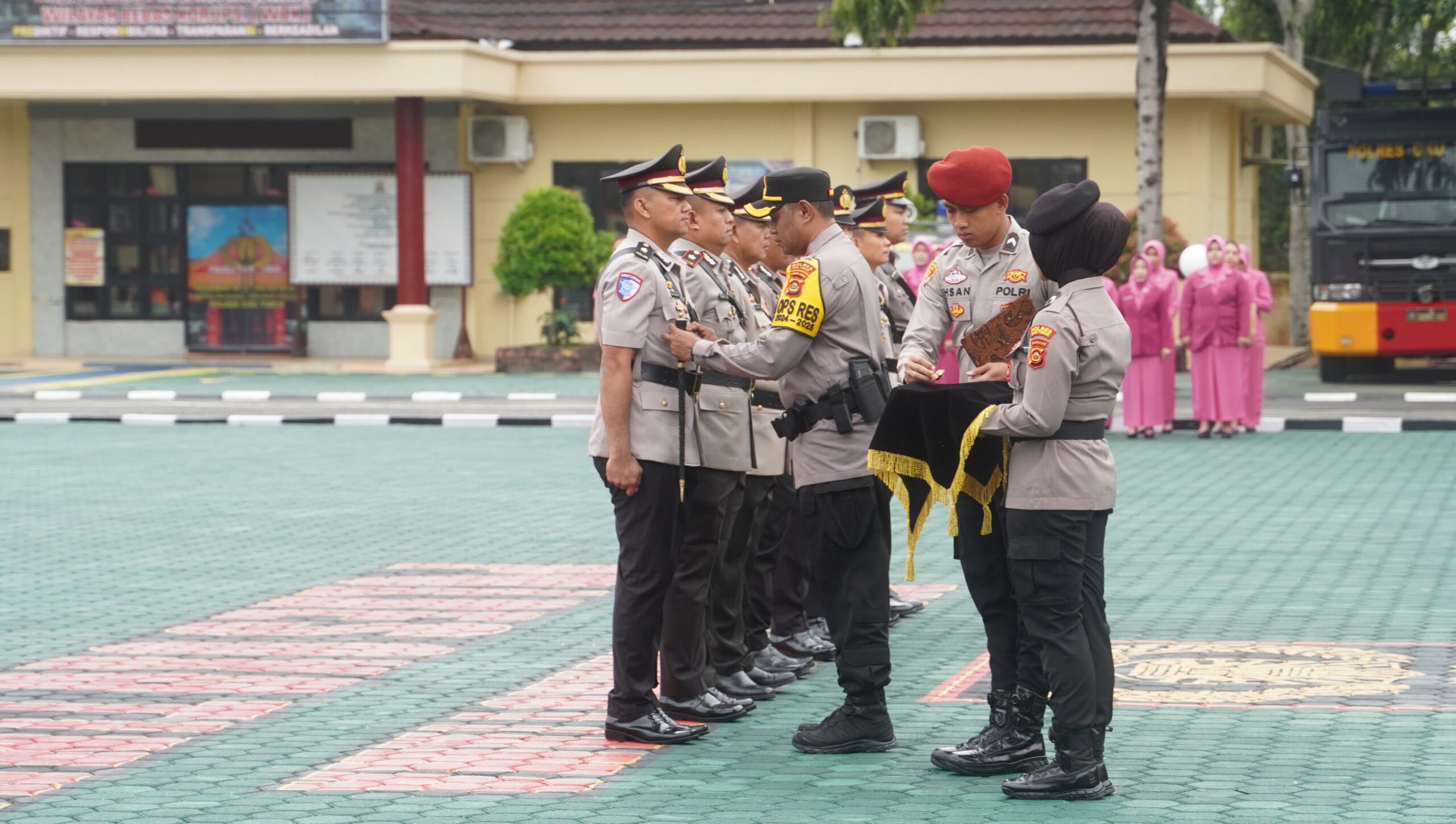 Serah terima pejabat di Lingkungan Polres OKU Timur.