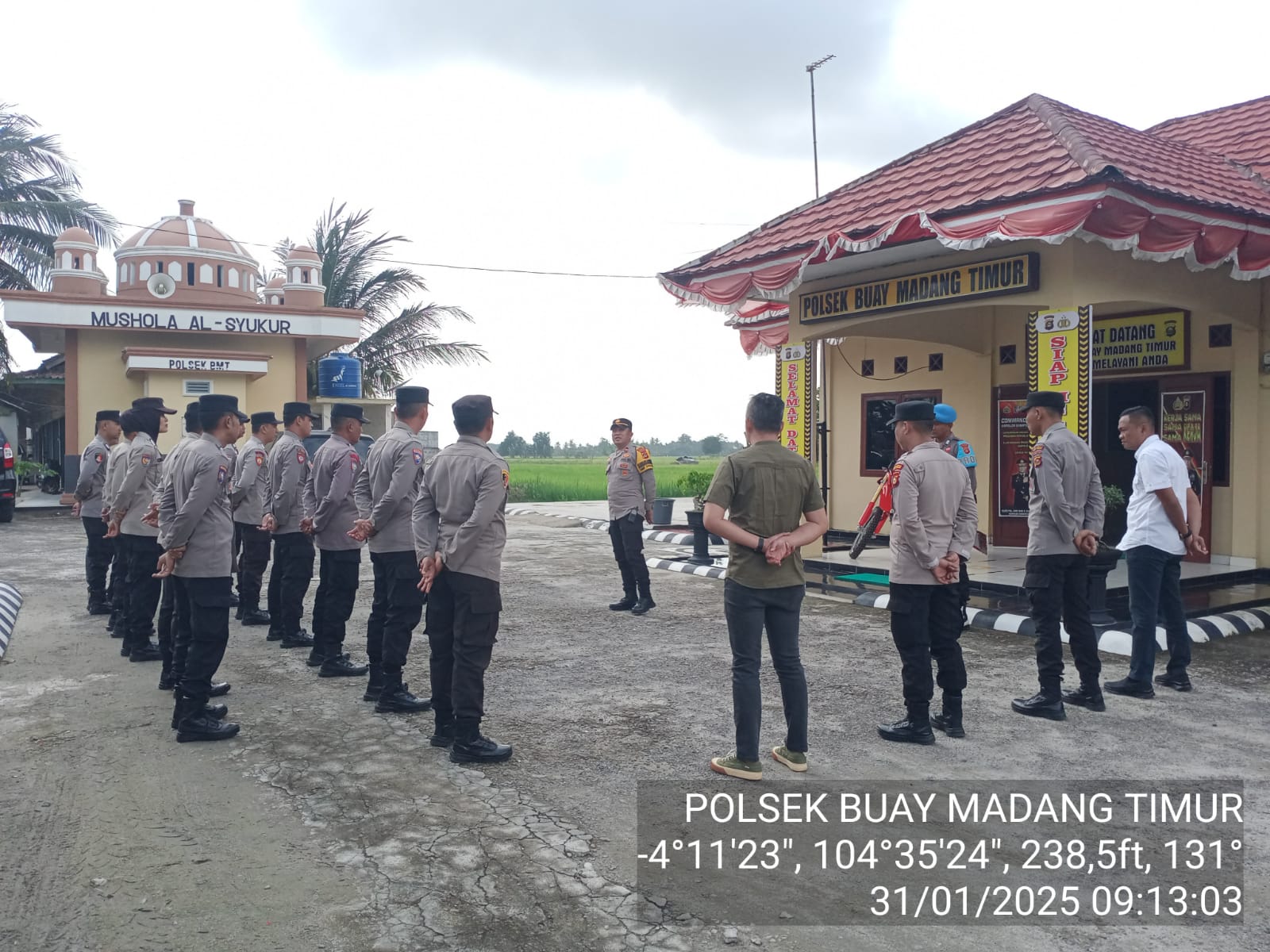 Suasana Apel Pagi Polsek BMT, Polres OKU TIMUR.
