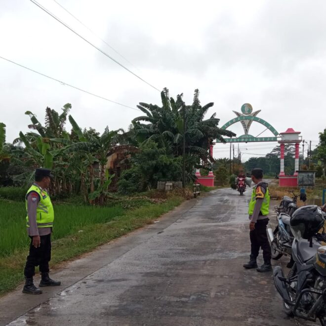 Dua personel Polsek BMT tengah melakukan patroli di jalanan dan daerah sepi, mencegah munculnya 3C