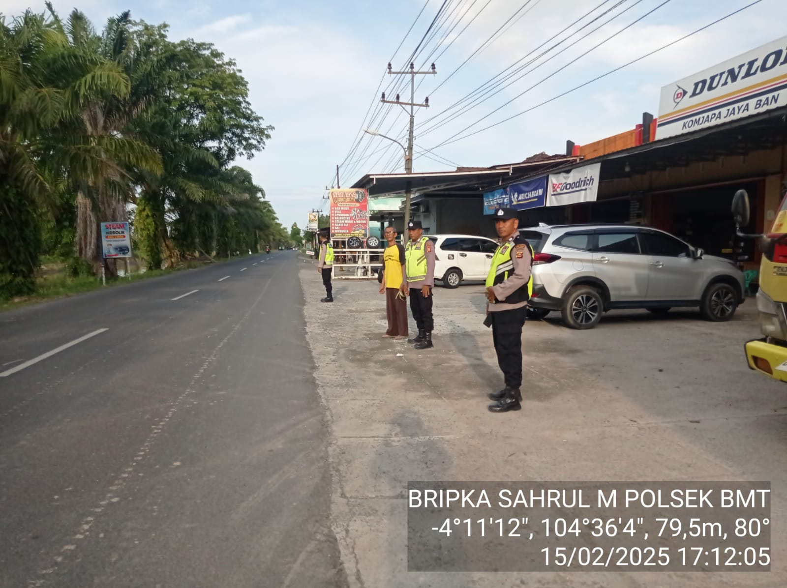 Polsek BMT Polres OKU Timur melakukan patroli mengantisipasi munculnya aksi balap liar.