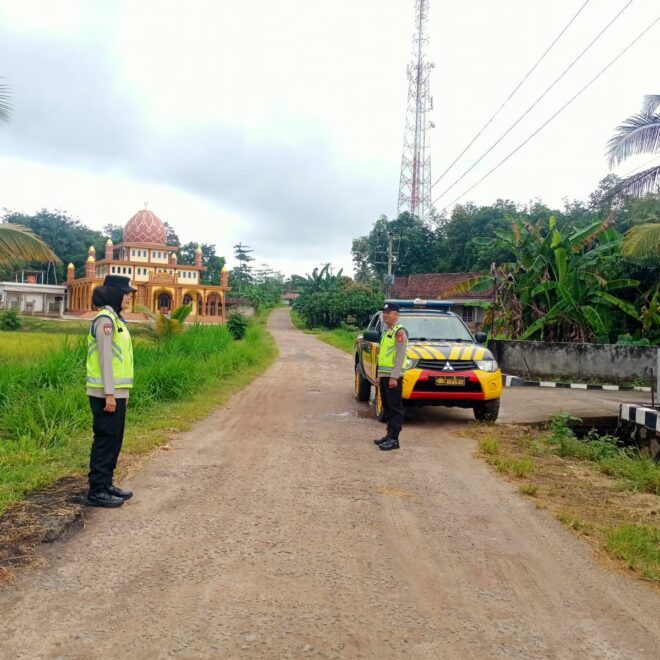 Personil Polsek BMT melalukan patroli rutin. 