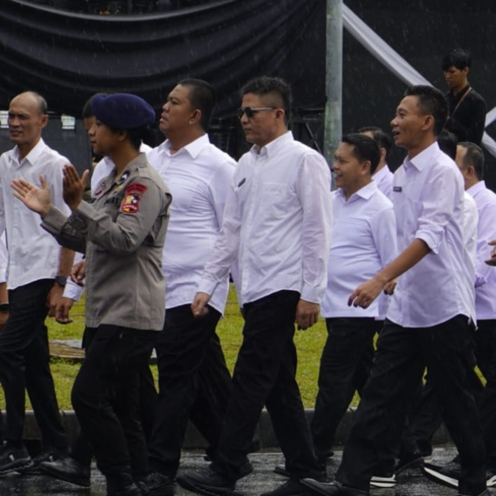Enos - Yudha mengikuti gladi bersih persiapan pelantikan kepala daerah masa jabatan 2025-2030, di Tugu Monumen Nasional (Monas) Jakarta, pada Rabu (19/02/2025).