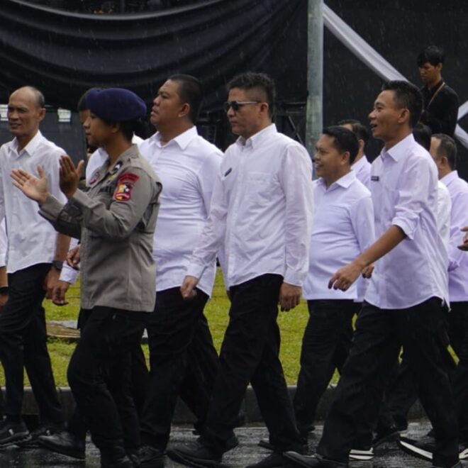 Enos - Yudha mengikuti gladi bersih persiapan pelantikan kepala daerah masa jabatan 2025-2030, di Tugu Monumen Nasional (Monas) Jakarta, pada Rabu (19/02/2025).
