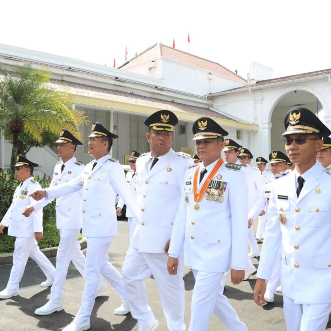 Bupati dan Wakil Bupati OKU Timur terpilih periode 2025-2030, Lanosin (Enos) dan M Adi Nugraha Purna Yudha (Yudha), resmi dilantik oleh Presiden Republik Indonesia Prabowo Subianto.