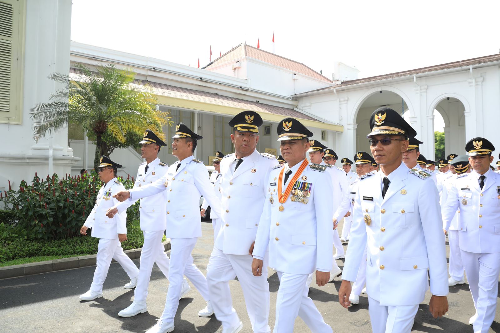 Bupati dan Wakil Bupati OKU Timur terpilih periode 2025-2030, Lanosin (Enos) dan M Adi Nugraha Purna Yudha (Yudha), resmi dilantik oleh Presiden Republik Indonesia Prabowo Subianto.