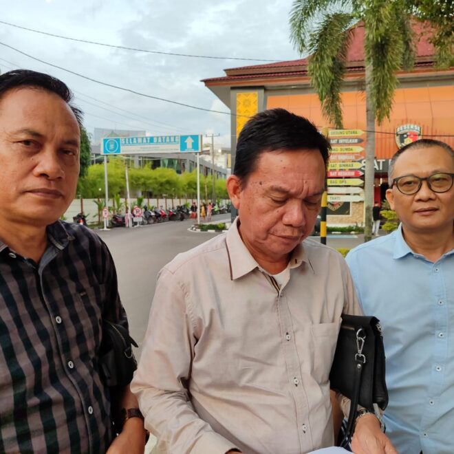 Kuasa hukum terlapor usai membuat Laporan Polisi.