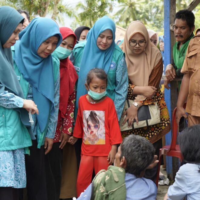 Ketua TP PKK OKU Timur Sheila Noberta melakukan kunjungan ke Panti ODGJ Labuan Batin.