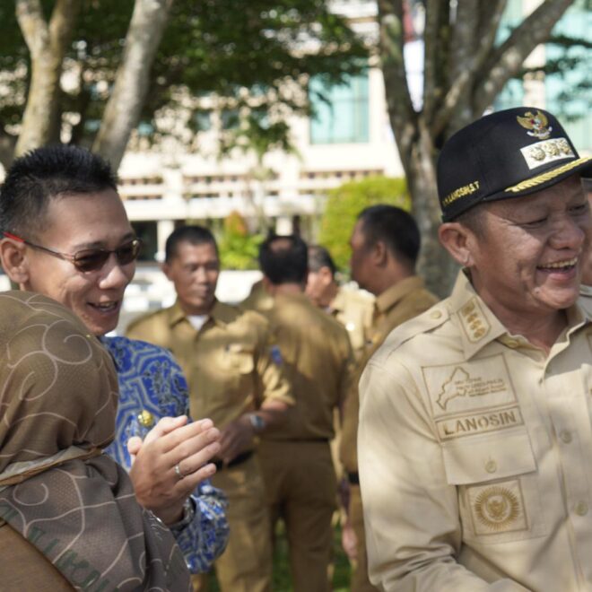 Pemerintah Kabupaten OKU Timur menggelar apel yang dilanjutkan dengan halal bihalal di Halaman Perkantoran Pemkab OKU Timur, pada Selasa (08/04/2025).