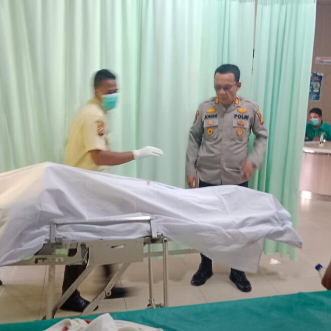 Jenazah korban dibawa ke rumah sakit.