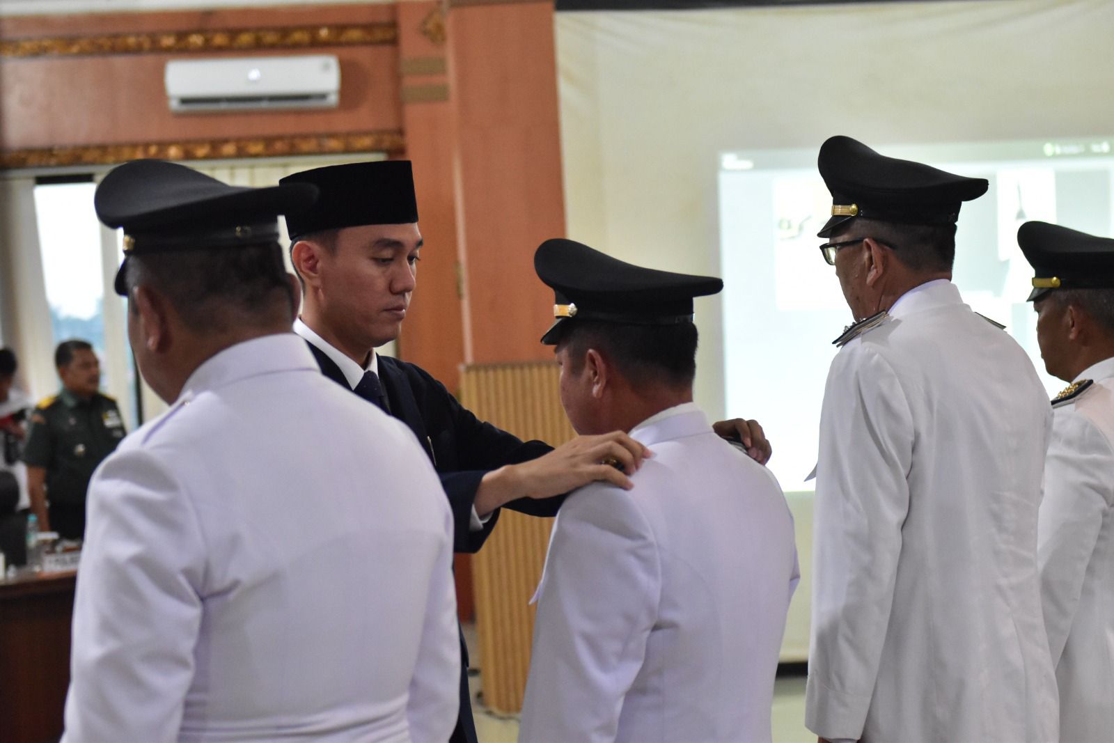 Muchendi: Pejabat Harus Total Melayani, Seirama dan Setia pada Masyarakat