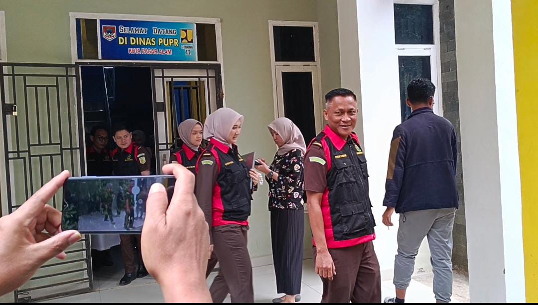 Geledah Ruang Bina Marga, Kejari Amankan Sejumlah Dokumen Penting