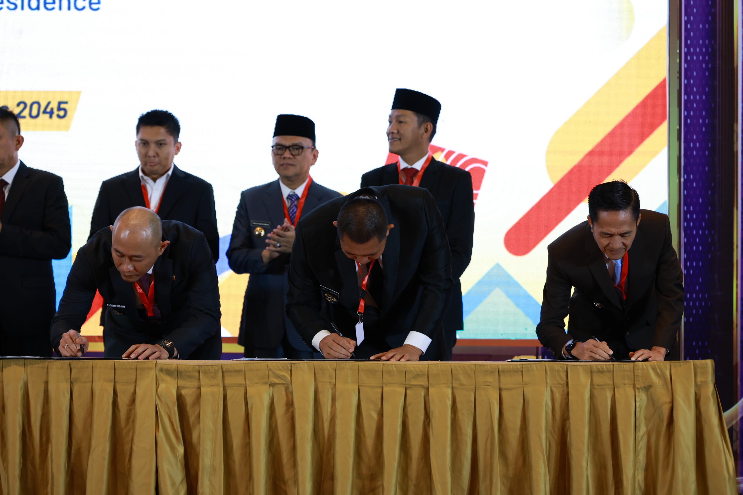 Ratu Dewa Teken Komitmen Bersama Meritokrasi Reformasi Birokrasi Kepala Daerah Kanreg VII BKN   