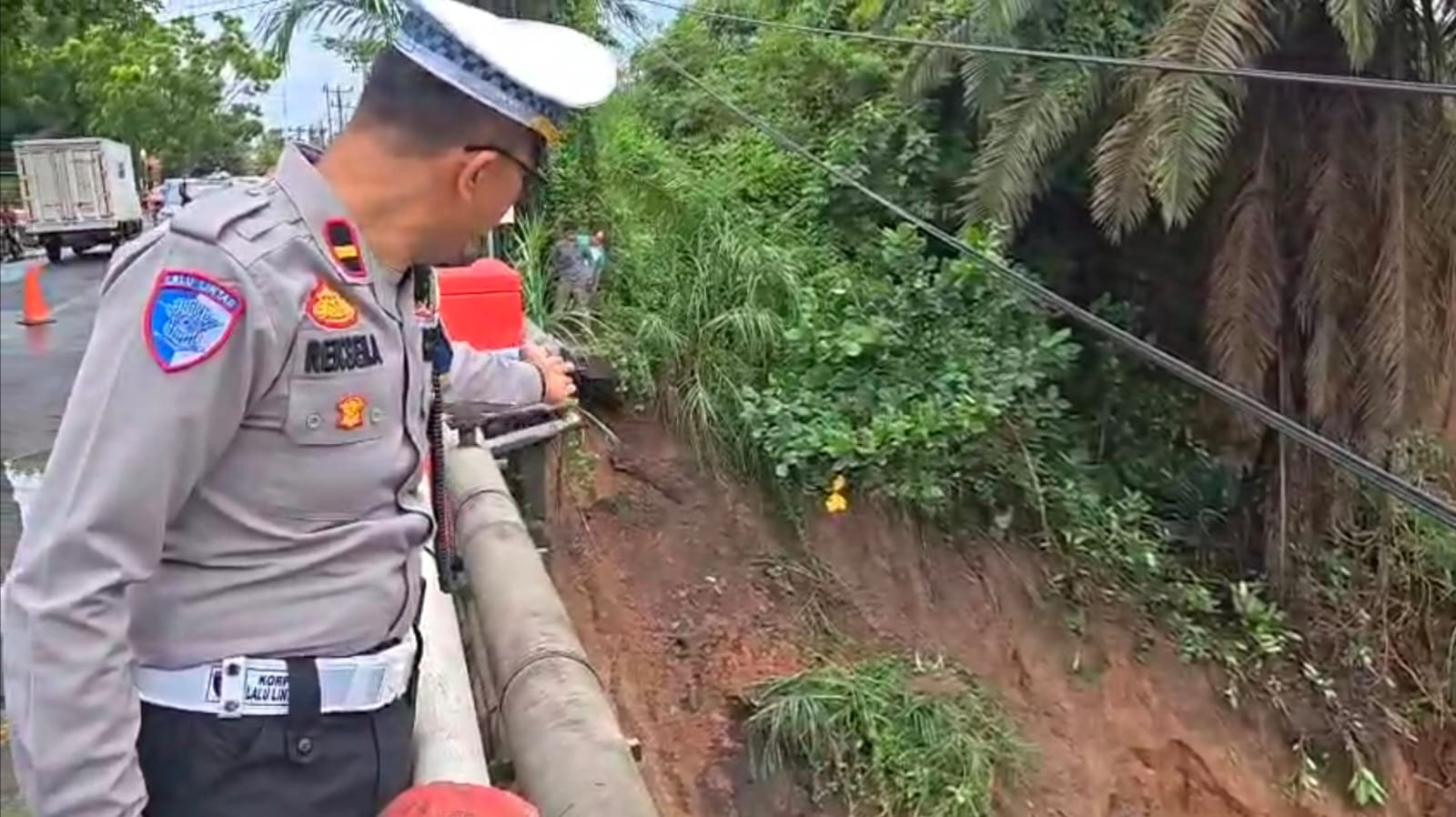 Curah Hujan Tinggi, Pangkal Jembatan Muara Beliti Longsor