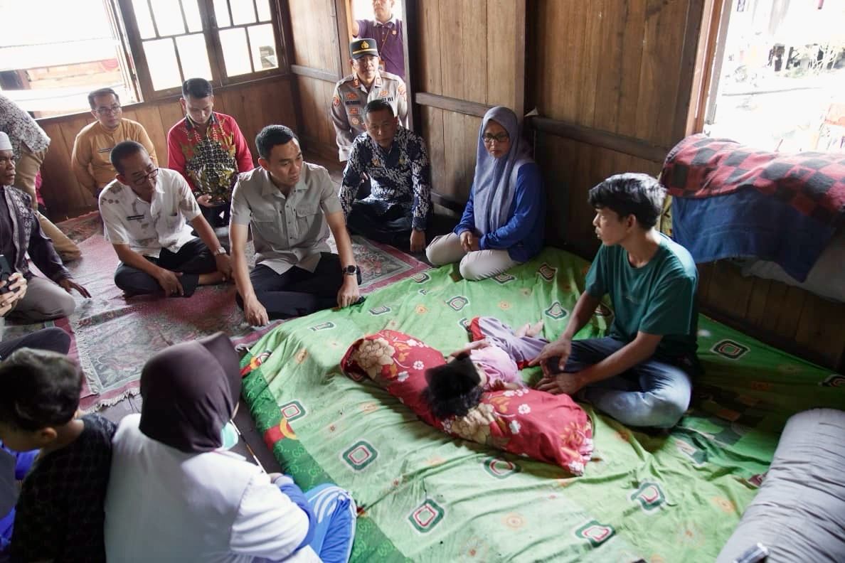Usai Dikunjungi Bupati Muchendi, Balita Penyintas Atresia Ani Siap Operasi di RSMH