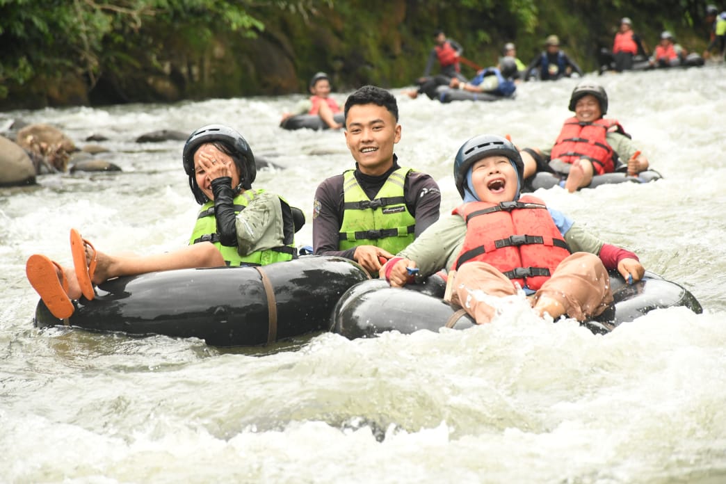 “Belanting River Tubing Ayakh Ugan” Desa Kelumpang Sumsel Leburkan Ekowisata,Lingkungan dan Berdayakan Masyarakat