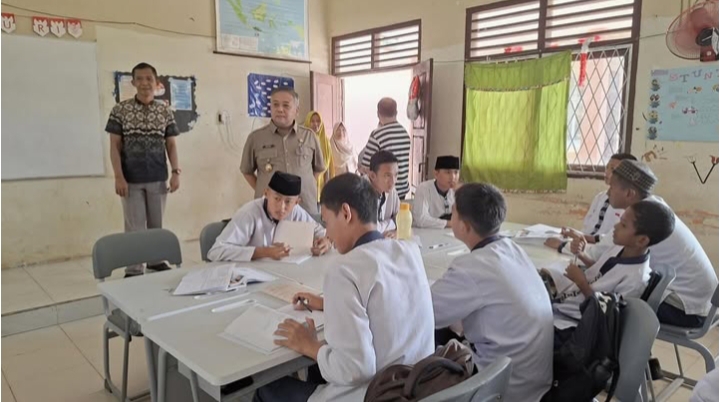Tinjau MBG, Kadisdik Ingatkan Tentang Menjaga Fasilitas