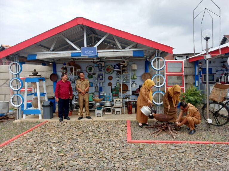 Inovasi Baru, SMK 8 Hadirkan Perpustakaan Teknologi Luar Ruangan
