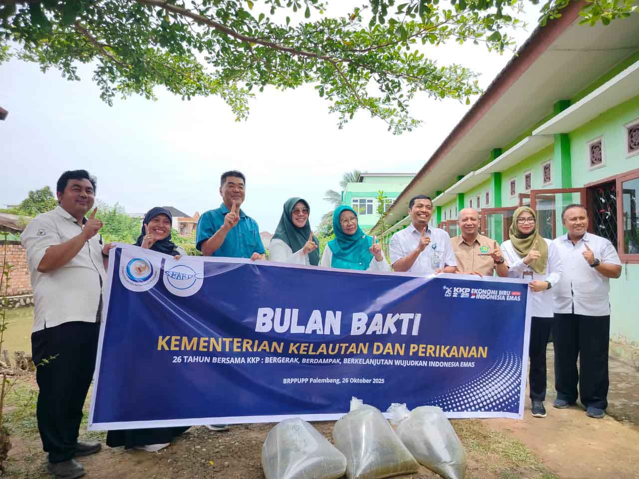 Program Bulan Bakti, 1000 Bibit Ikan Ditebar di Kolam MAN 1 Palembang