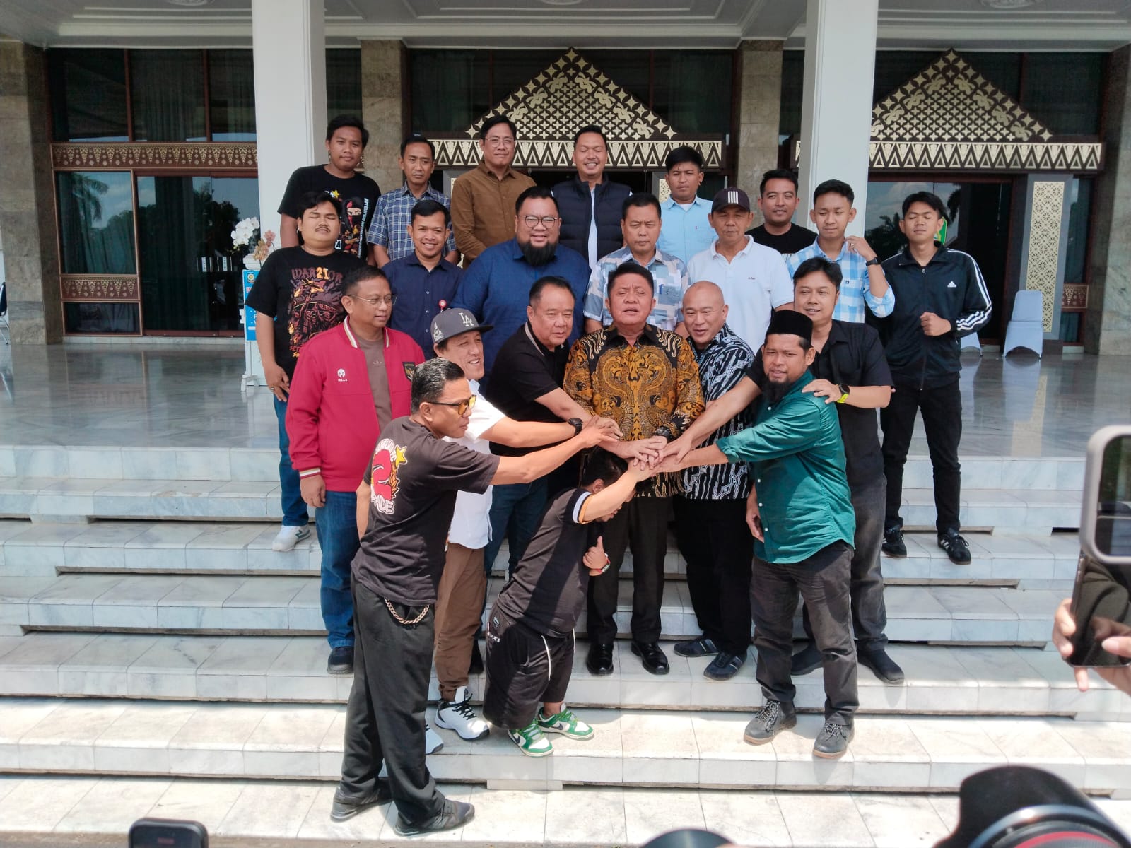 SFC dan Sumsel United: Rival di Lapangan, Saudara di Luar Arena”